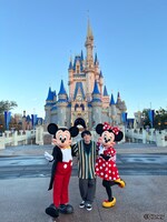 「世界ふしぎ発見！春の3時間スペシャル」より、ウォルト・ディズニー・ワールド・リゾートを訪れた風間俊介。