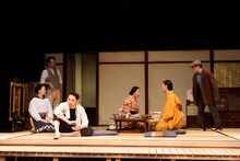 劇団温泉ドラゴン 第19回公演「痕、婚、」より。（撮影：松本和幸）