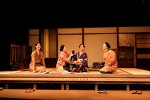 劇団温泉ドラゴン 第19回公演「痕、婚、」より。（撮影：松本和幸）