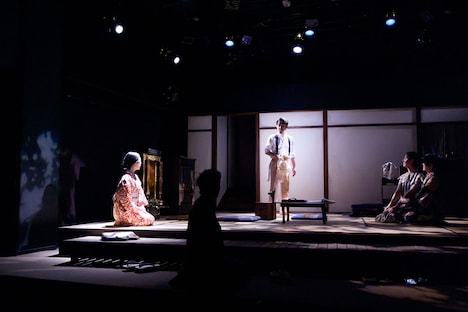 劇団温泉ドラゴン 第19回公演「痕、婚、」より。（撮影：松本和幸）