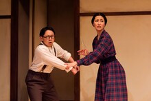 劇団温泉ドラゴン 第19回公演「痕、婚、」より。（撮影：松本和幸）