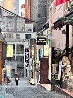 神谷が主戦場とするユーロライブにほど近い、円山町のラブホテル街。