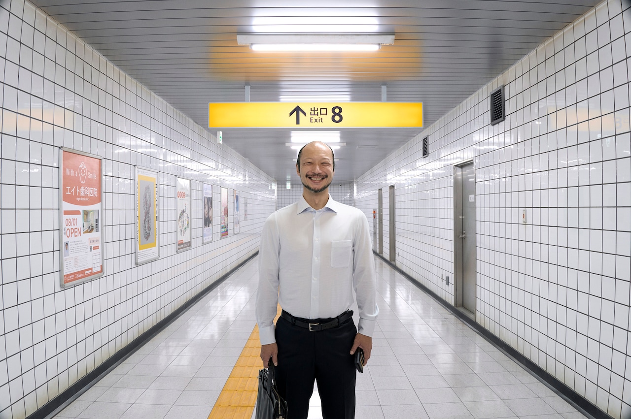 8番出口　アクリルスタンド　迷う男　歩く男　二宮和也　河内大和 完売】映画 8番出口 アクリルスタンド（迷う男バージョン） 二宮