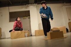 式典スタイルの“微”参加型公演、がらくた宝物殿ら出演「巷のSOS」開幕