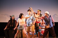 テアトロコントspecial / ひくねとコントサークル主宰「わたくしチーズトーストをこぼさず食べれますっ!!」より。（撮影：近藤李彦）