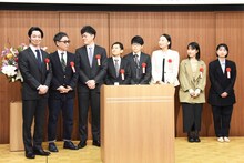 第12回ハヤカワ「悲劇喜劇」賞贈賞式の様子。イキウメ「奇ッ怪 小泉八雲から聞いた話」の出演者たち。