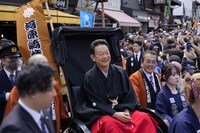 「第三十八回 四国こんぴら歌舞伎大芝居」お練りの様子。河原崎権十郎。