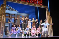 劇団四季 海外新作ミュージカル「バック・トゥ・ザ・フューチャー」より。（撮影：荒井健）