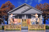 劇団四季 海外新作ミュージカル「バック・トゥ・ザ・フューチャー」より。（撮影：荒井健）