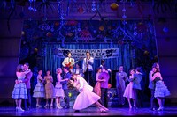 劇団四季 海外新作ミュージカル「バック・トゥ・ザ・フューチャー」より。（撮影：荒井健）