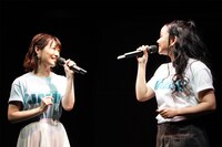 ミュージカル「ジェイミー」のプレイベントの歌唱披露より。左から唯月ふうか、遥海。