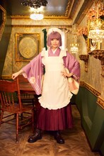 生田輝扮する塚原音子。