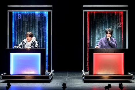 舞台「君のクイズ」より。（撮影：大塚浩史）