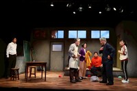 チーム徒花「月曜日の教師たち」より。（撮影：明田川志保）