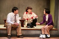 チーム徒花「月曜日の教師たち」より。（撮影：明田川志保）