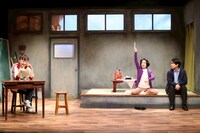 チーム徒花「月曜日の教師たち」より。（撮影：明田川志保）