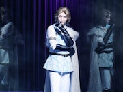 山田ジェームス武扮するエドワード。