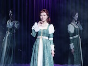 三田美吹扮するイザベル。