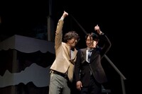 万能グローブ ガラパゴスダイナモス×ゴジゲン×小山田壮平「見上げんな！」より。（撮影：藤本彦）