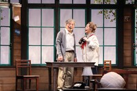 加藤健一事務所「黄昏の湖～On Golden Pond～」より。（撮影：島崎信一）