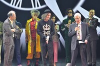 劇団四季 海外新作ミュージカル「バック・トゥ・ザ・フューチャー」初日カーテンコールより。手前左からジョン・ランド、グレン・バラード、ボブ・ゲイル。（撮影：荒井健）