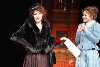 パルコ・プロデュース 2025「エドモン～『シラノ・ド・ベルジュラック』を書いた男～」より。