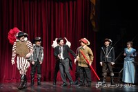 パルコ・プロデュース 2025「エドモン～『シラノ・ド・ベルジュラック』を書いた男～」より。