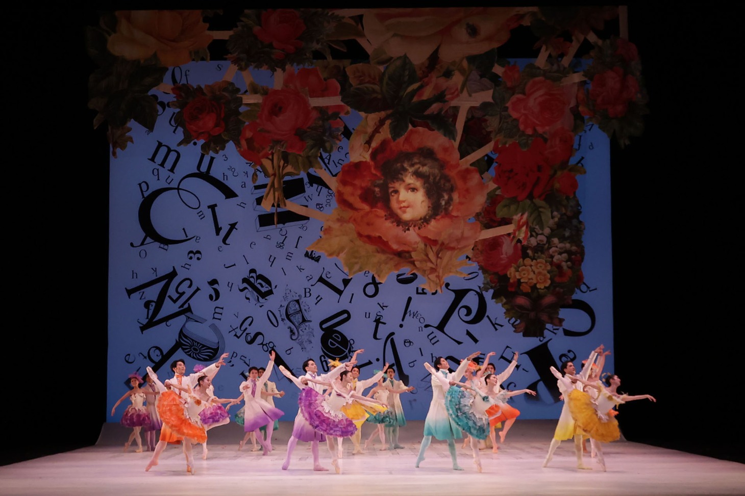 新国立劇場バレエ団「不思議の国のアリス」過去公演より。Alice’s Adventures in Wonderland ©by Christopher Wheeldon（Photo by HASEGAWA Kiyonori）