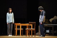 左から長澤まさみ演じるキヌ、森山未來演じるヒロヒコ。