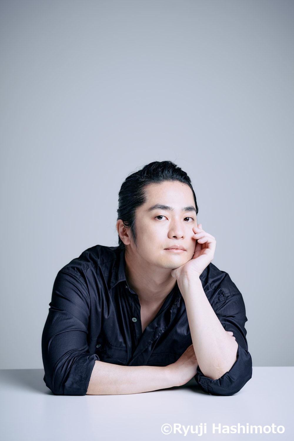 福山潤が声の出演、和田琢磨・中村梅雀ら出演の「十二人の怒れる男」で判事役