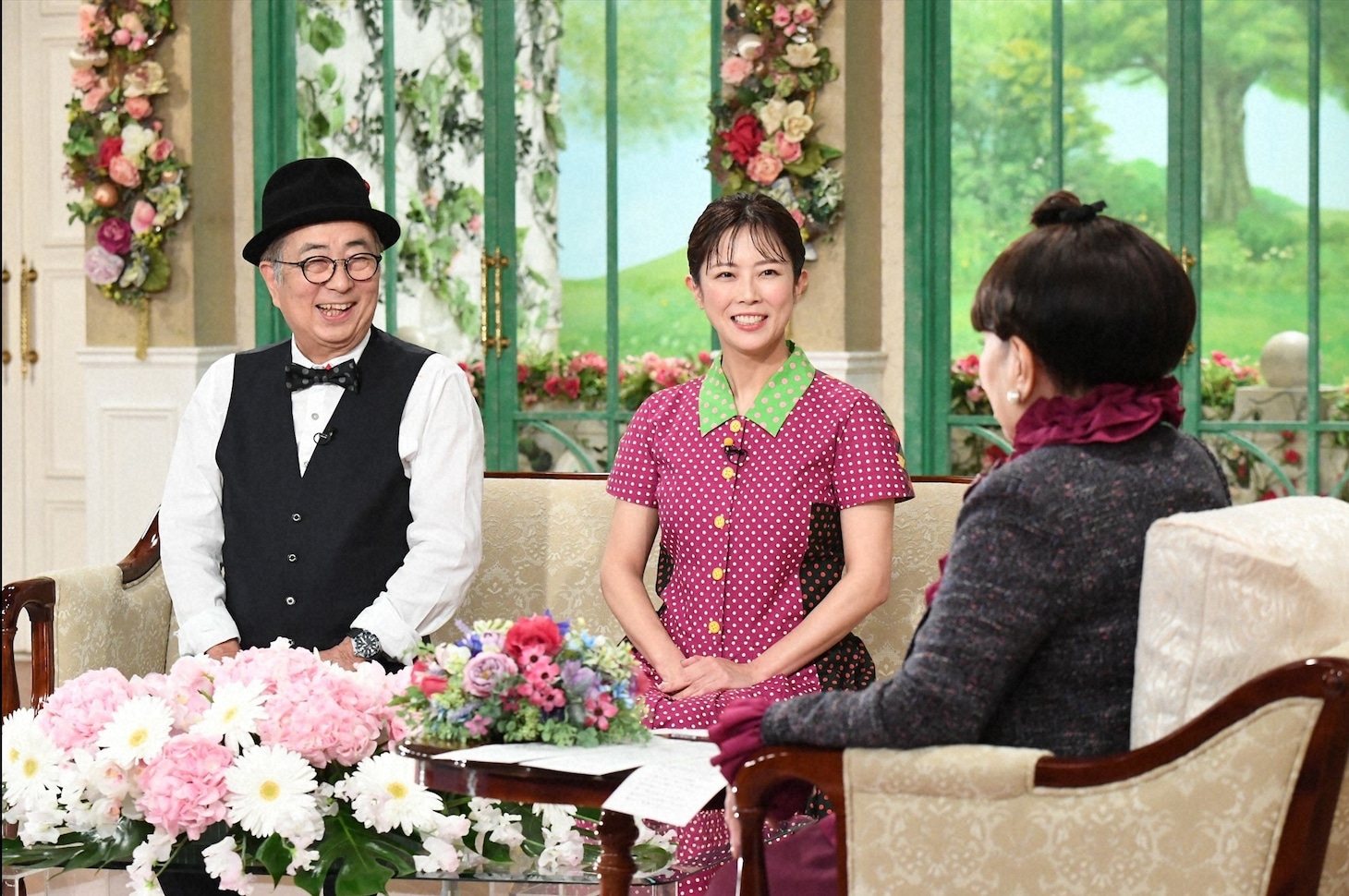 「徹子の部屋」より。左から大和田獏、大和田美帆、黒柳徹子。©テレビ朝日