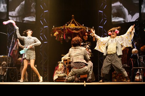 「Bug Parade」より。