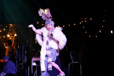 「Bug Parade」より。