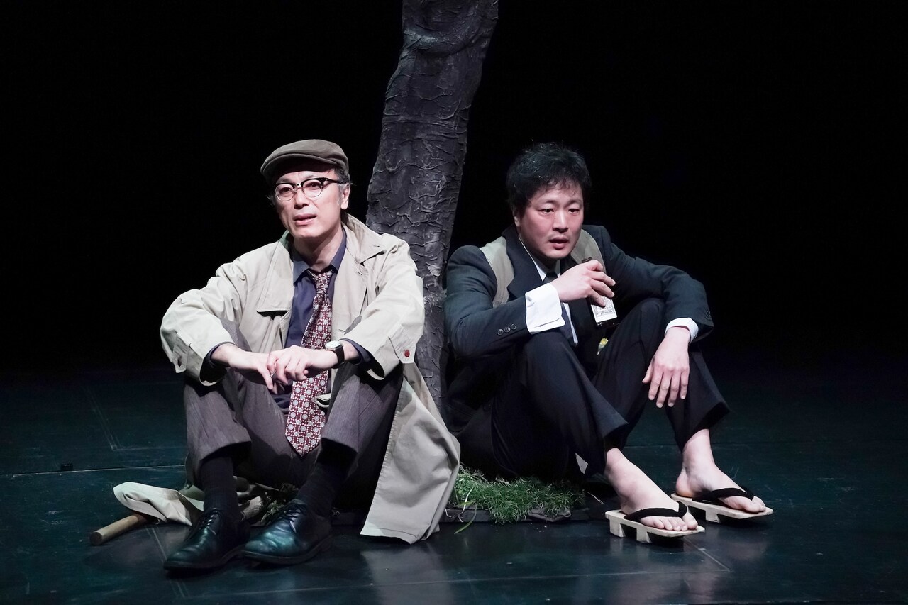 柳沼昭徳演出「夜の道づれ」開幕、観客も道づれとなりこつこつは続く