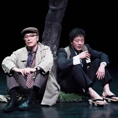 柳沼昭徳演出「夜の道づれ」開幕、観客も道づれとなりこつこつは続く