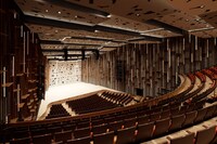 東京建物 Brillia HALL 箕面（箕面市立文化芸能劇場）の大ホールの様子。