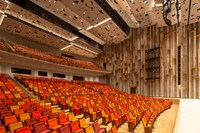 東京建物 Brillia HALL 箕面（箕面市立文化芸能劇場）の大ホールの様子。