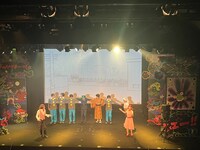 赤塚不二夫生誕90周年記念公演「赤塚不二夫スクラップブック」より。