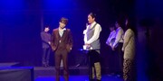 劇団えのぐ 第14回公演「青い傷と紫の嘘」より。