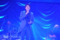 ニッポン放送「徳光和夫 とくモリ！歌謡サタデー」15周年記念「昭和100年！人生の名曲に喝采を！コンサート」より、井上芳雄。