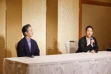 「六月博多座大歌舞伎」記者会見の様子。左から中村七之助、中村勘九郎。
