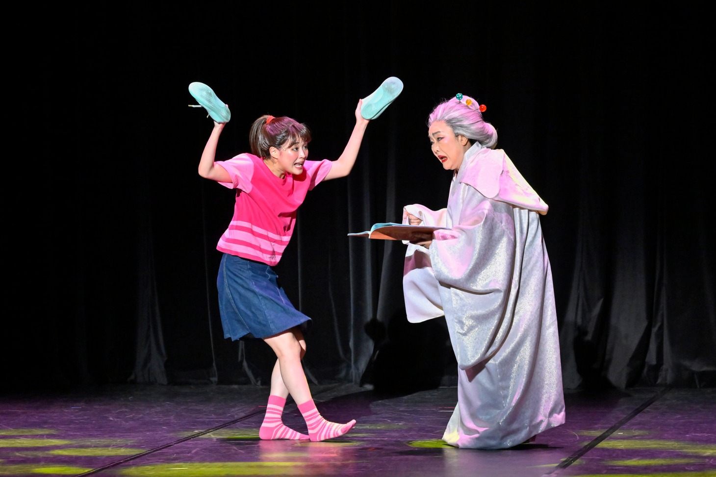 リーディングドラマ「ふしぎ駄菓子屋 銭天堂」より「型ぬき人魚グミ」。（撮影：阿部章仁）