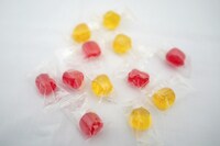 「梅と琥珀色の飴ちゃん」のイメージビジュアル。