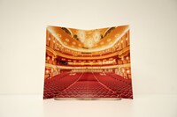 「梅芸メインホールポップアップカード」のイメージビジュアル。