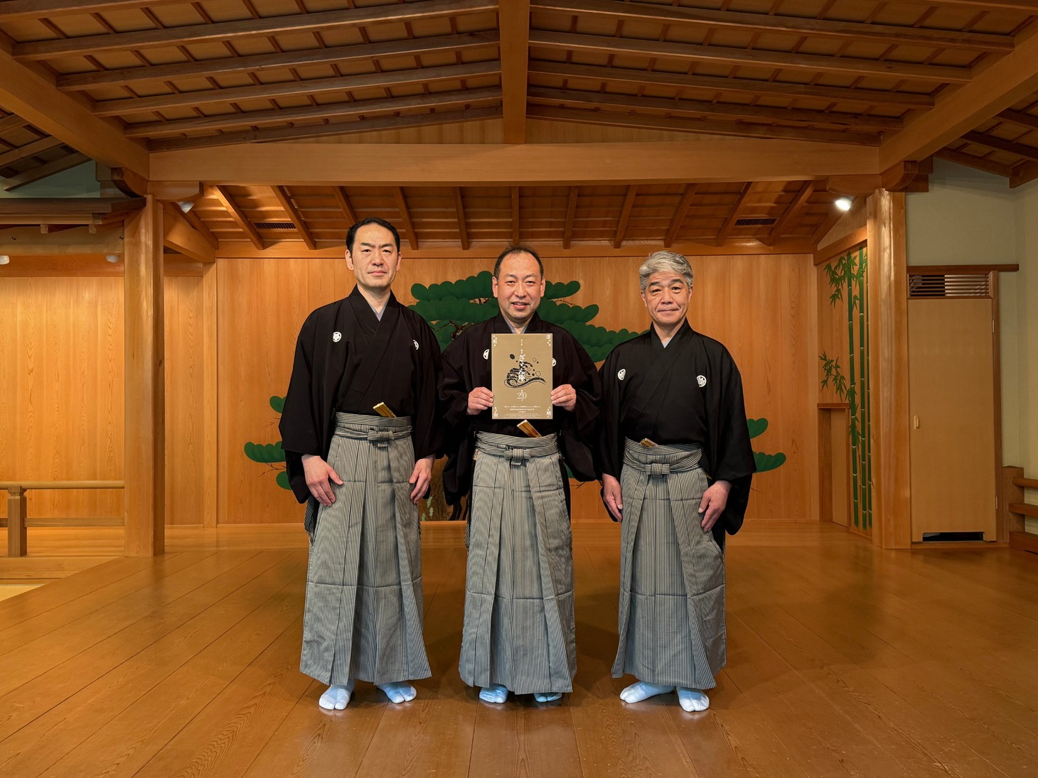 万作の会「第二十回 狂言ざゞん座」記者懇談会より。左から深田博治、高野和憲、月崎晴夫。