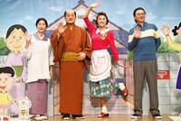 舞台「サザエさん」製作発表の様子。左から高橋惠子、松平健、藤原紀香、葛山信吾。