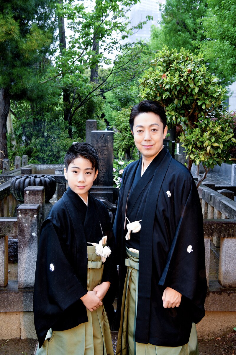 左から尾上丑之助、尾上菊之助。