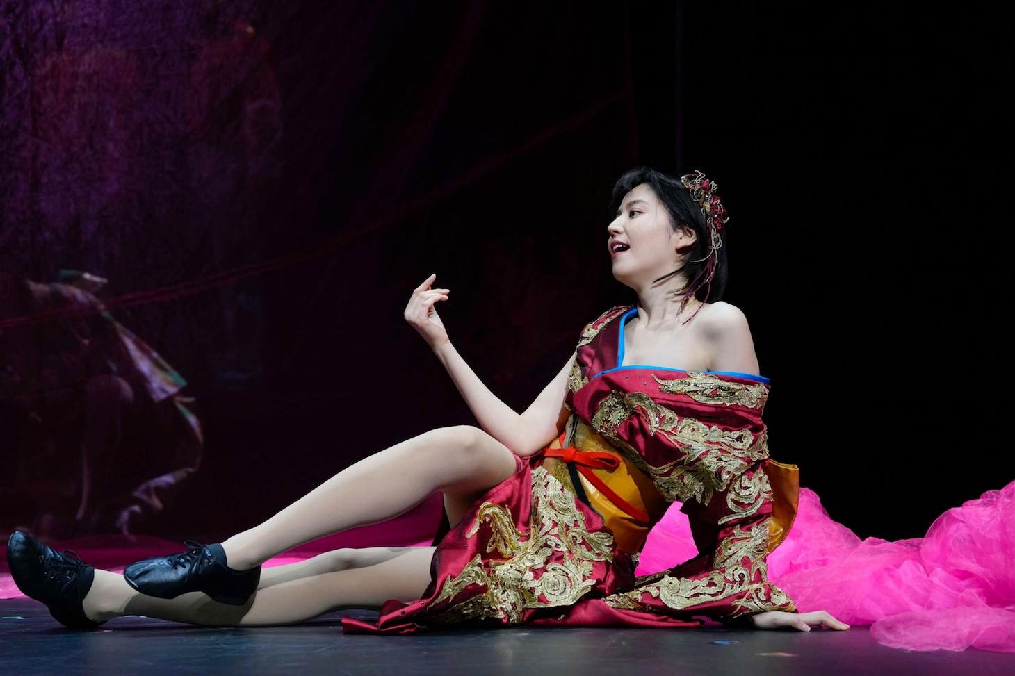長澤まさみが出演した、NODA・MAP第27回公演「正三角関係」より。（撮影：岡本隆史）