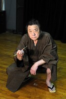 劇団民藝「煮えきらない幽霊たち ――蘭学事始浮説」稽古の様子。