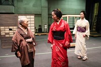 劇団民藝「煮えきらない幽霊たち ――蘭学事始浮説」稽古の様子。